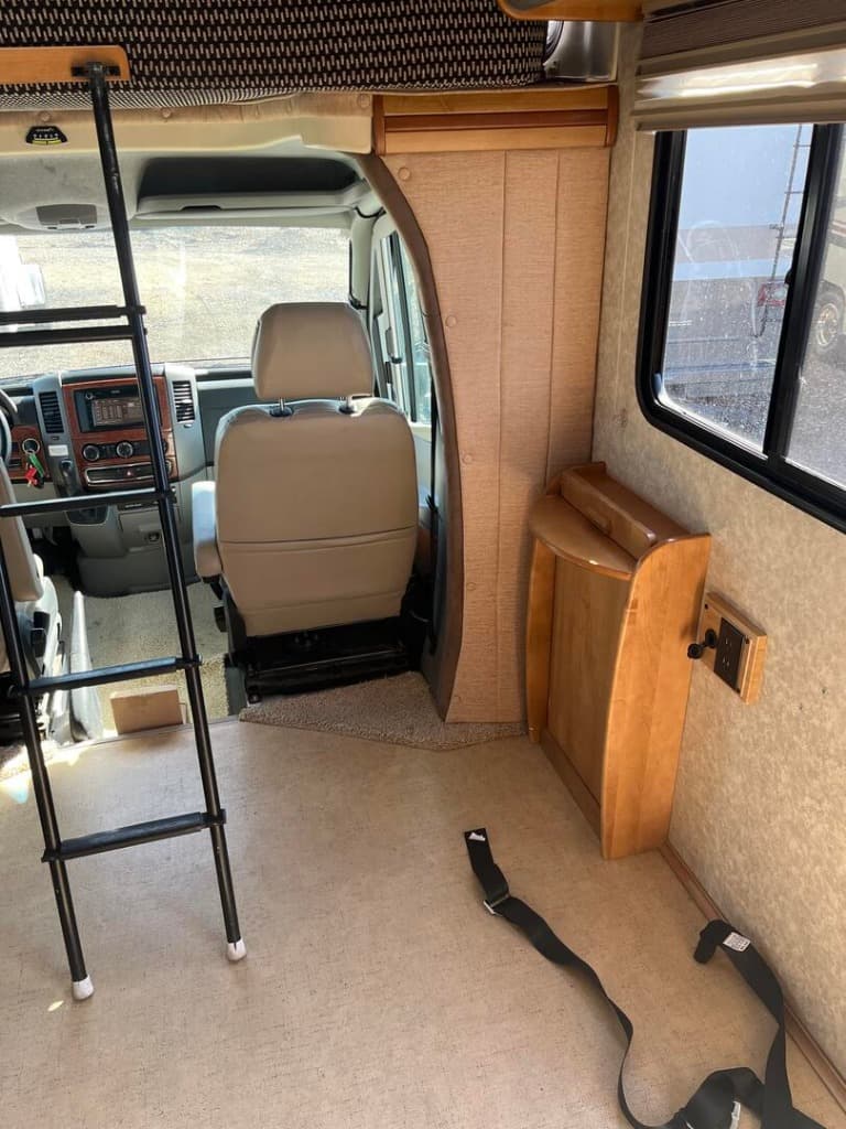 2010 Itasca 2010 Itasca Navion - thumbnail 7