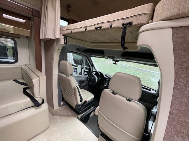 2015 Winnebago 2015 Winnebago Navion - thumbnail 5