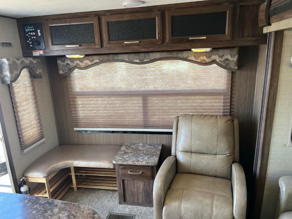 2017 Keystone RV 2017 Keystone RV Cougar - thumbnail 7