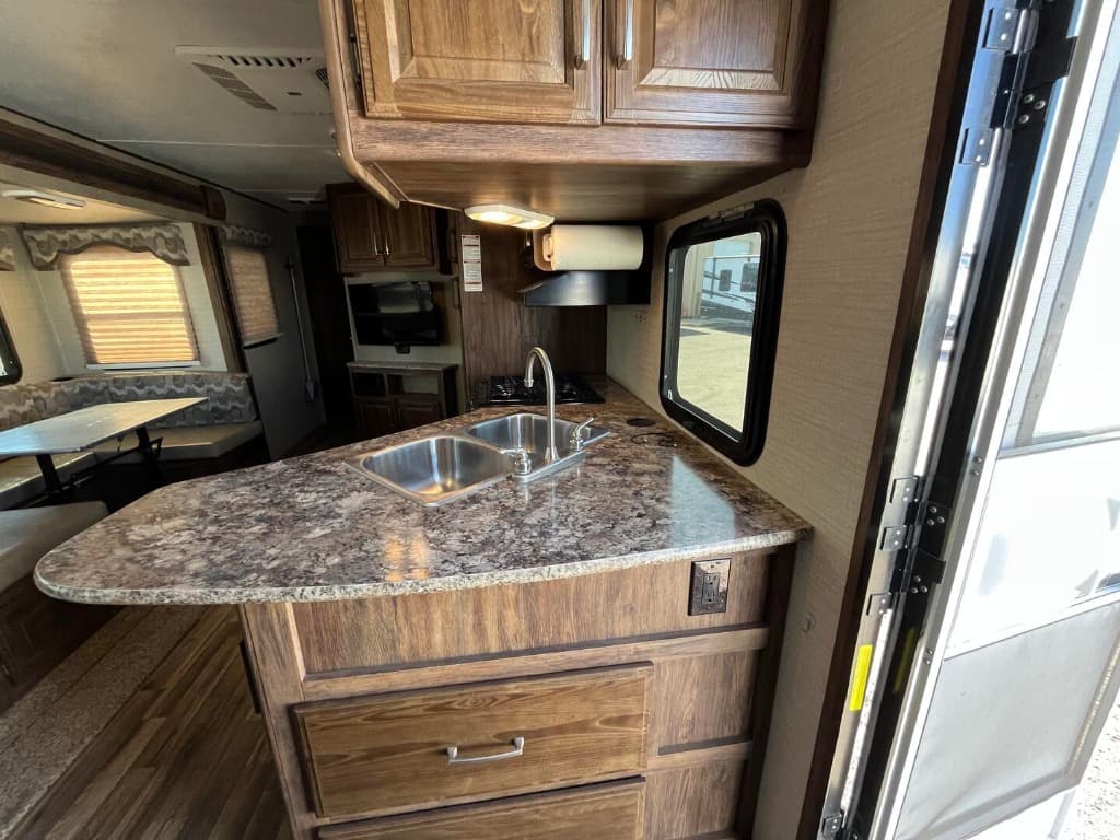 2017 Keystone RV 2017 Keystone RV Cougar - thumbnail 11