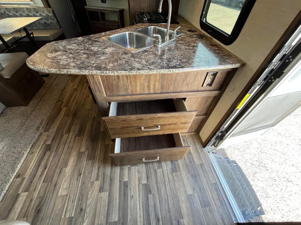 2017 Keystone RV 2017 Keystone RV Cougar - thumbnail 12