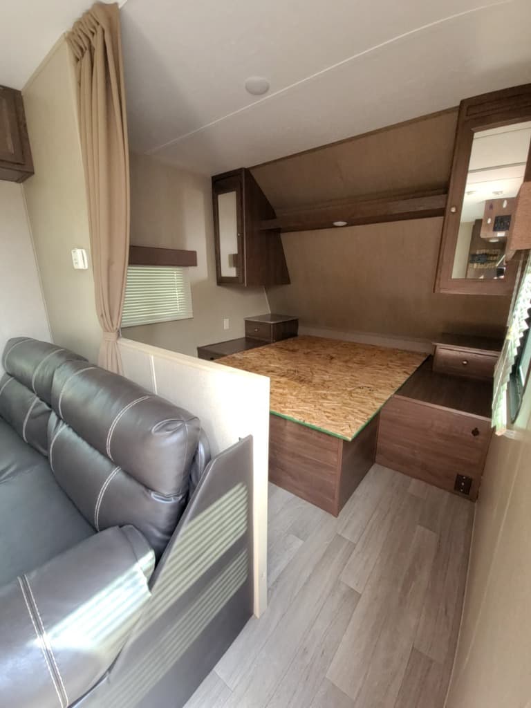 2017 Keystone 2017 Keystone Coleman Lantern - thumbnail 10