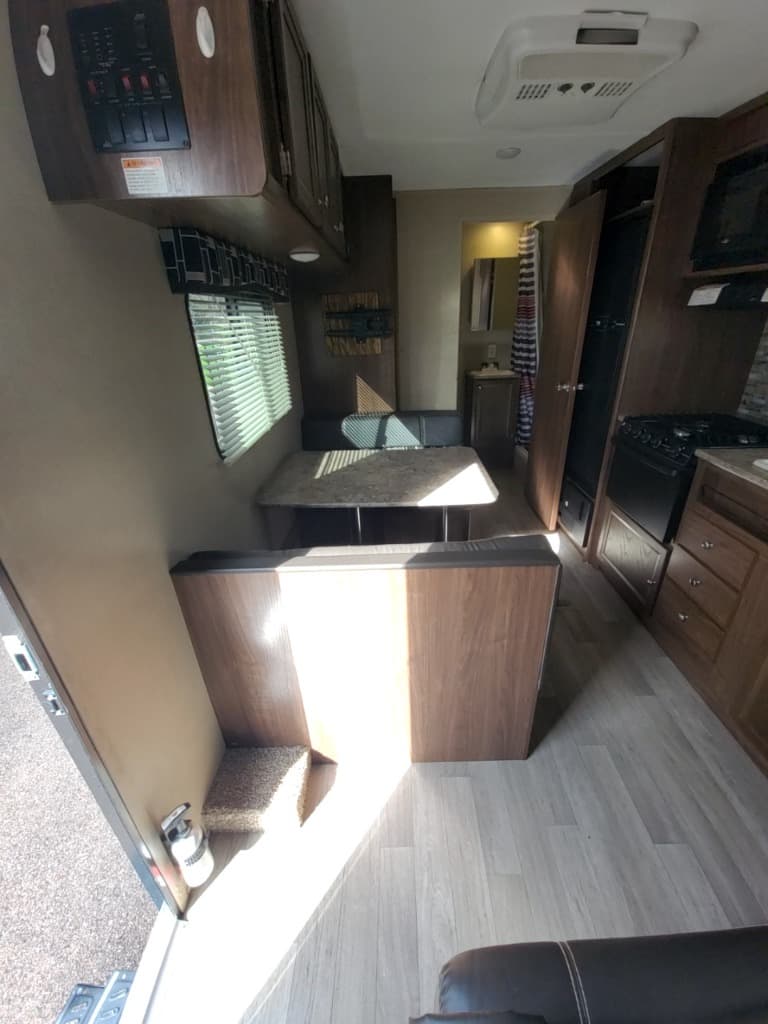 2017 Keystone 2017 Keystone Coleman Lantern - thumbnail 15