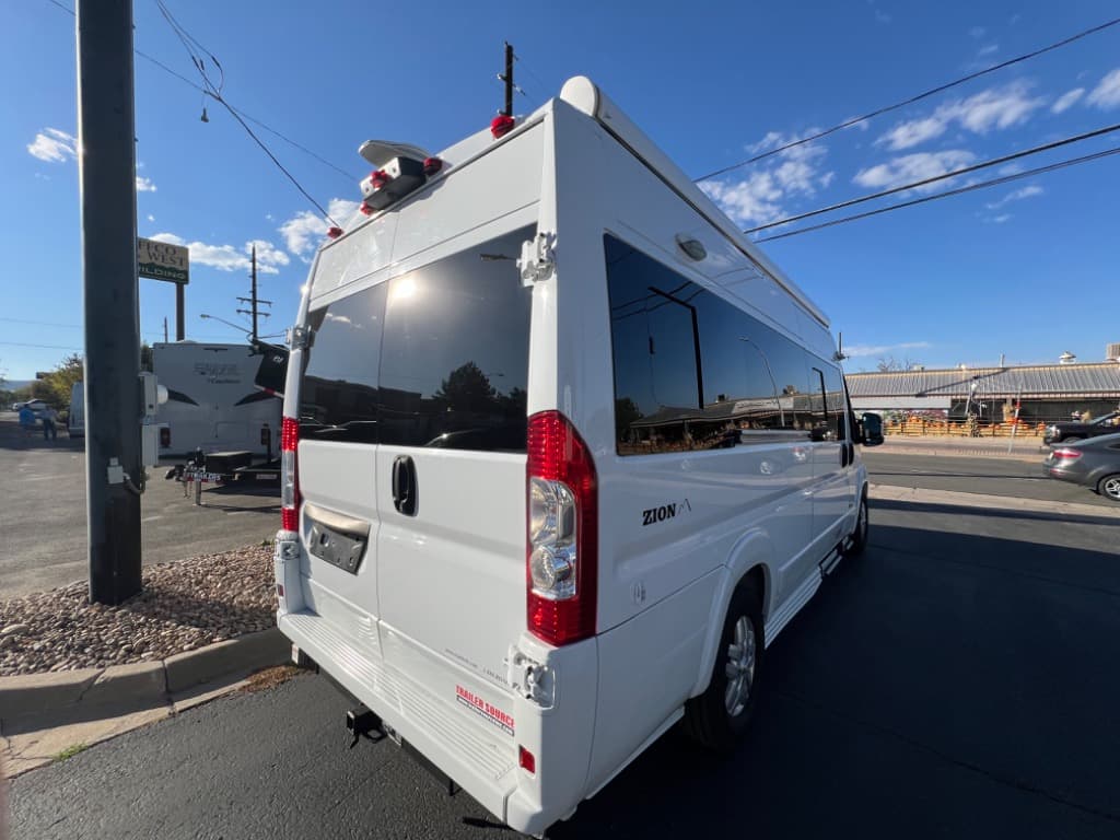 2018 Roadtrek 2018 Roadtrek Thor Motor Coach Zion - thumbnail 4