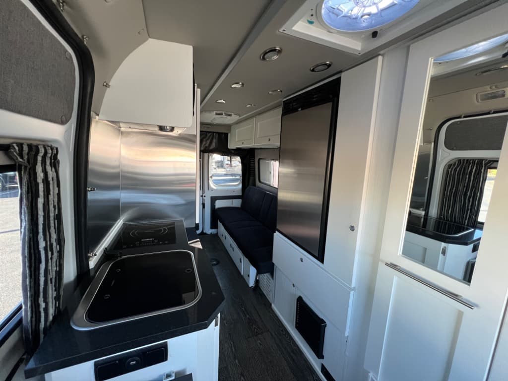 2018 Roadtrek 2018 Roadtrek Thor Motor Coach Zion - thumbnail 5