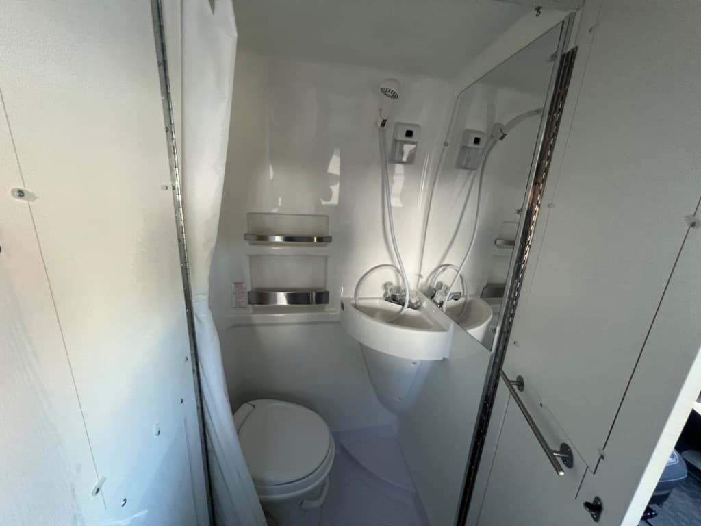 2018 Roadtrek 2018 Roadtrek Thor Motor Coach Zion - thumbnail 7