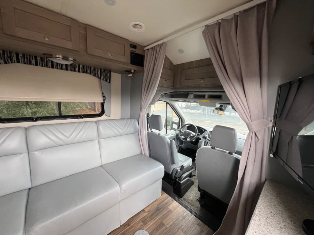 2018 Coach House 2018 Coach House Platinum III - thumbnail 6