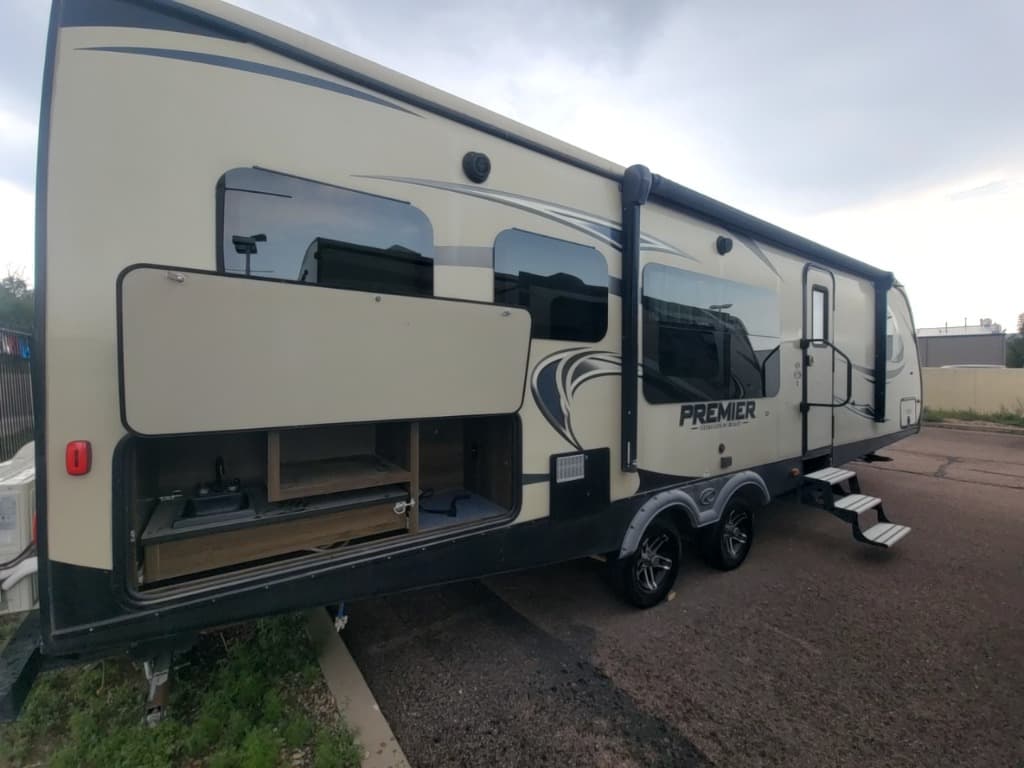 2019 Keystone RV 2019 Keystone RV Premier Ultra Lite - thumbnail 3