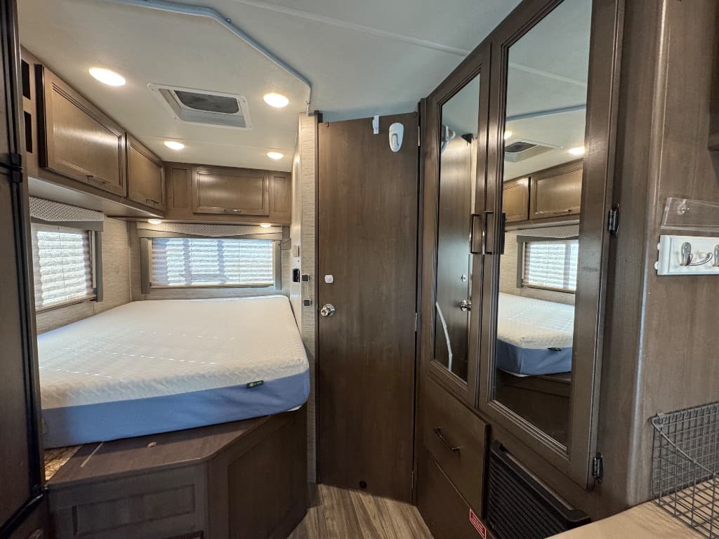 2021 Thor Motor Coach 2021 Thor Motor Coach Four Winds - thumbnail 8