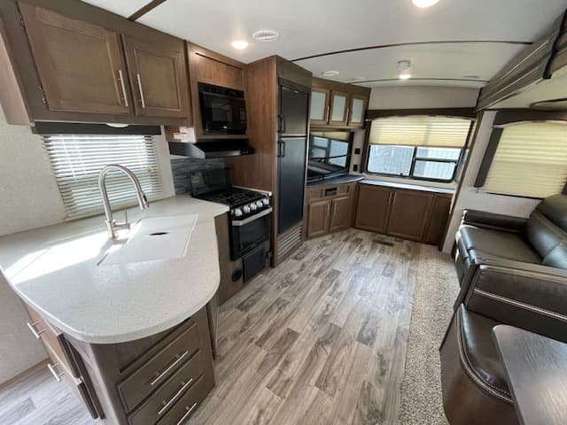 2019 Keystone 2019 Keystone Cougar Half-Ton - thumbnail 5