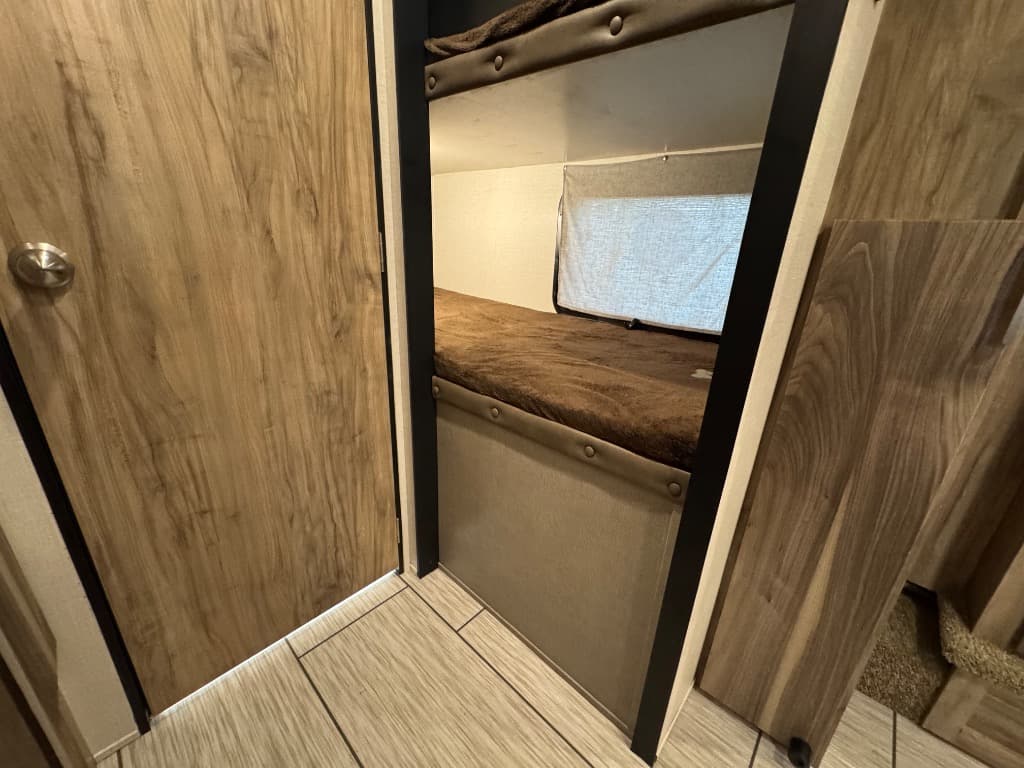 2021 Palomino 2021 Palomino Revolve - thumbnail 8