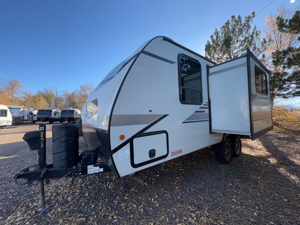 2021 Winnebago 2021 Winnebago Micro Minnie - thumbnail 3