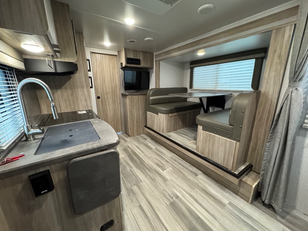 2021 Winnebago 2021 Winnebago Micro Minnie - thumbnail 6