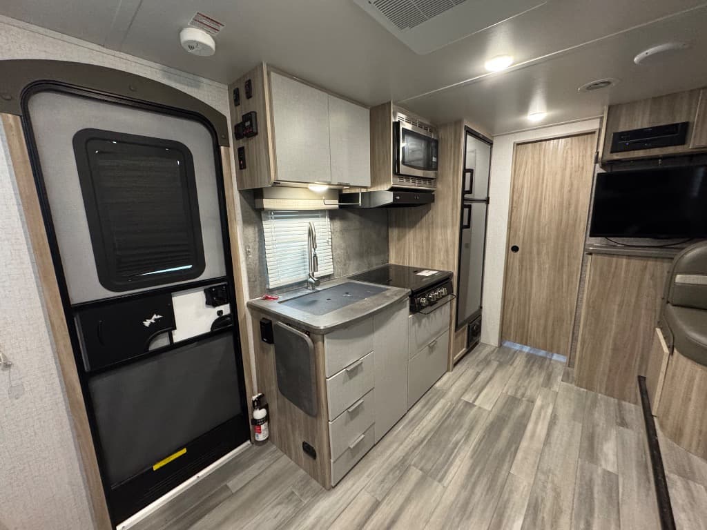 2021 Winnebago 2021 Winnebago Micro Minnie - thumbnail 9
