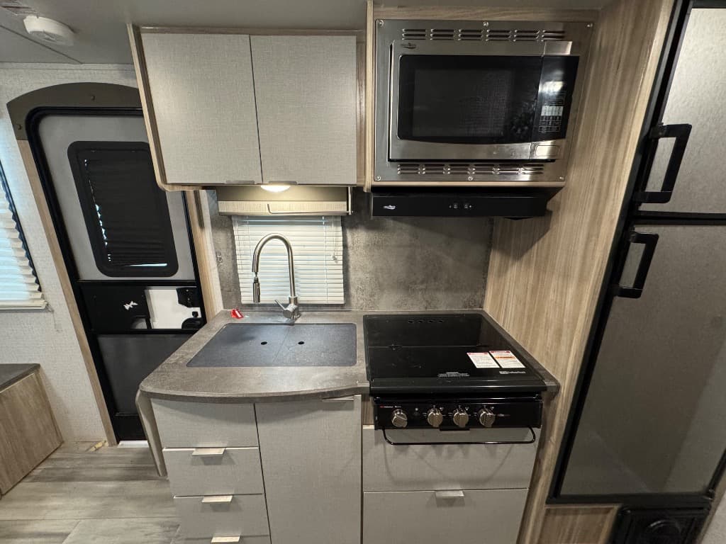2021 Winnebago 2021 Winnebago Micro Minnie - thumbnail 10