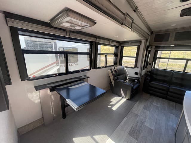 2021 Keystone RV 2021 Keystone RV Montana - thumbnail 4