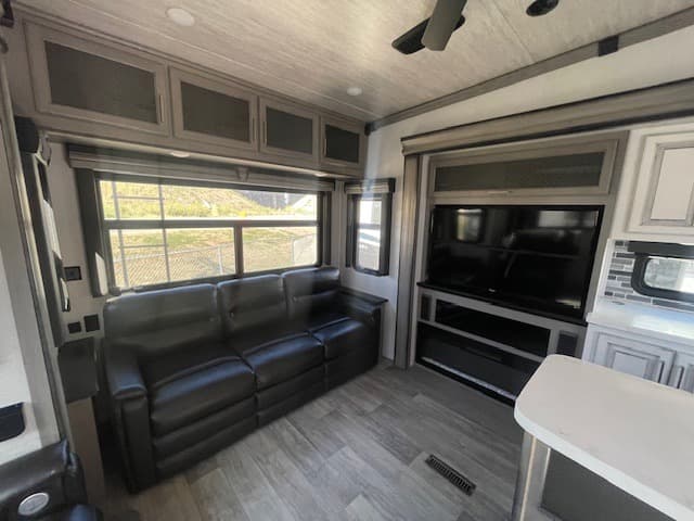 2021 Keystone RV 2021 Keystone RV Montana - thumbnail 5