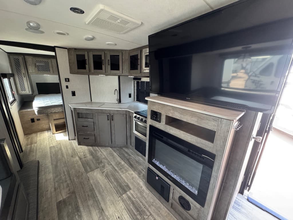2021 Heartland RV 2021 Heartland RV North Trail - thumbnail 6