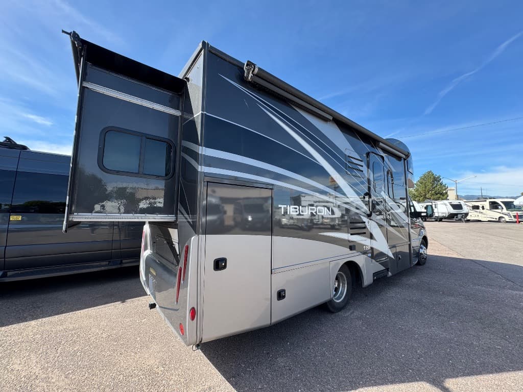 2022 Thor Motor Coach 2022 Thor Motor Coach Tiburon - thumbnail 4