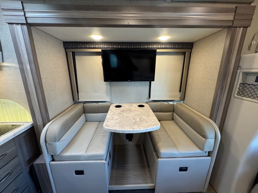 2022 Thor Motor Coach 2022 Thor Motor Coach Tiburon - thumbnail 7