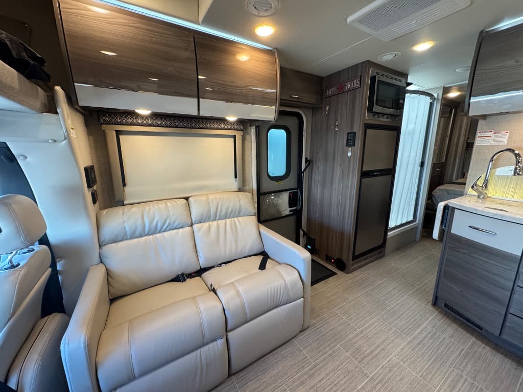 2022 Thor Motor Coach 2022 Thor Motor Coach Tiburon - thumbnail 8