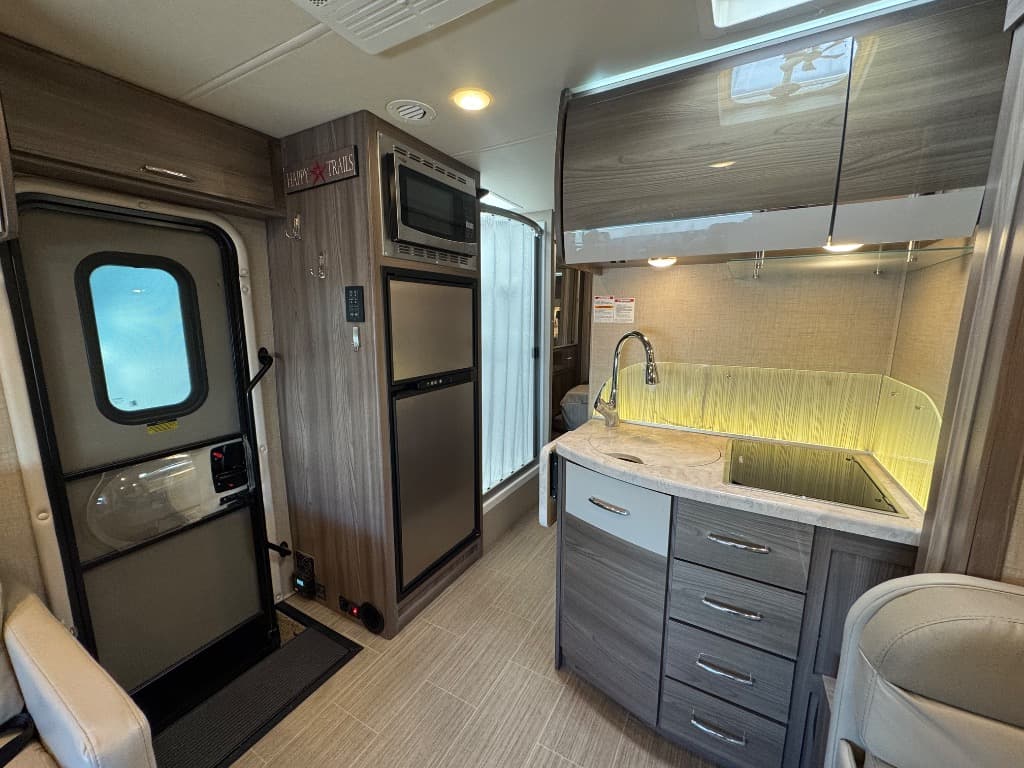 2022 Thor Motor Coach 2022 Thor Motor Coach Tiburon - thumbnail 9