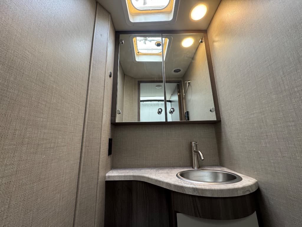 2022 Thor Motor Coach 2022 Thor Motor Coach Tiburon - thumbnail 15