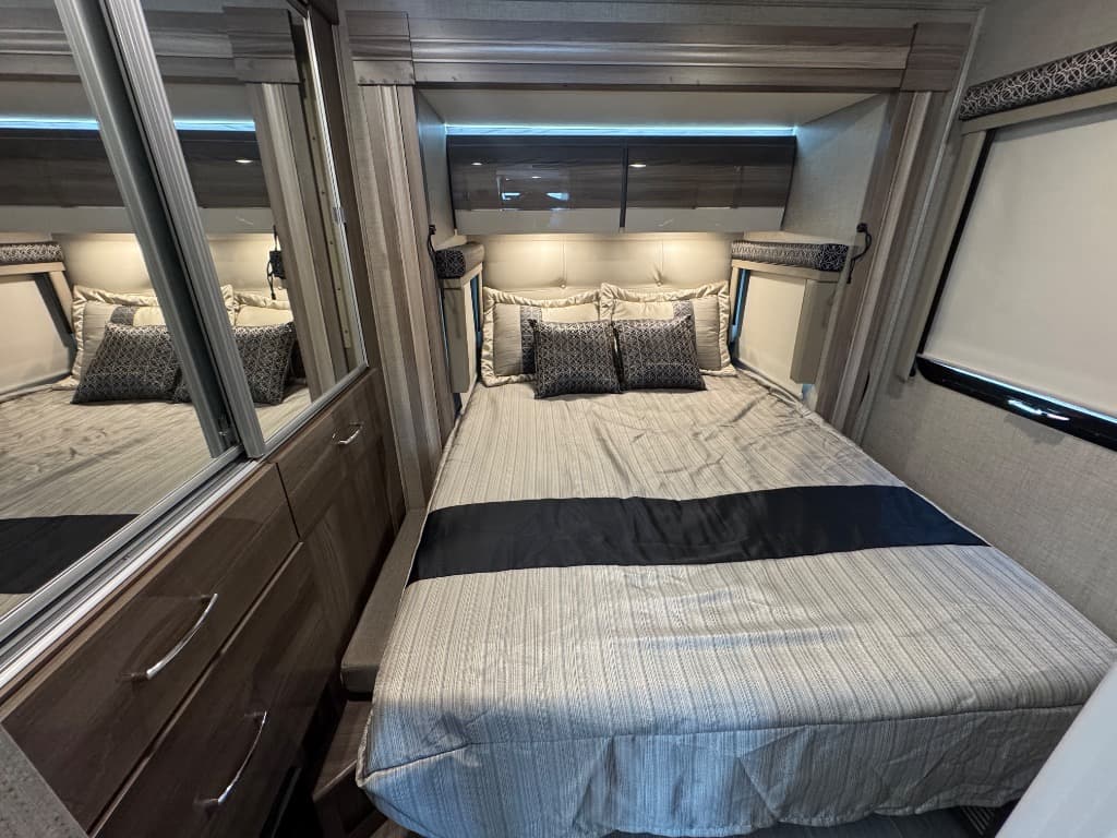 2022 Thor Motor Coach 2022 Thor Motor Coach Tiburon - thumbnail 16