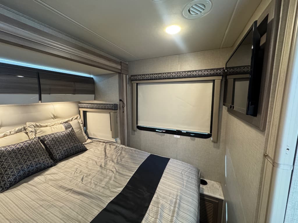 2022 Thor Motor Coach 2022 Thor Motor Coach Tiburon - thumbnail 17