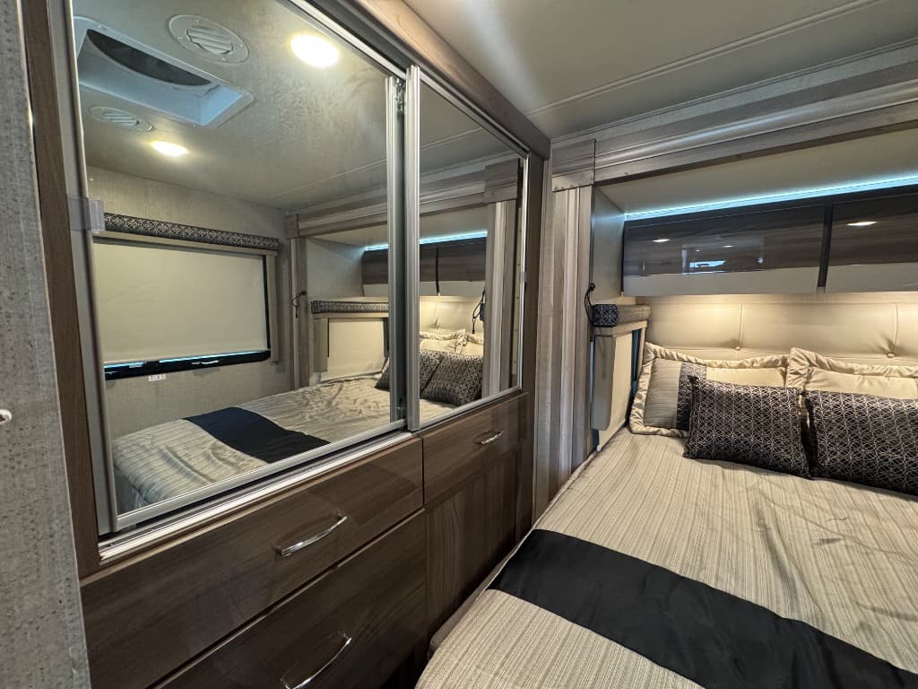 2022 Thor Motor Coach 2022 Thor Motor Coach Tiburon - thumbnail 18