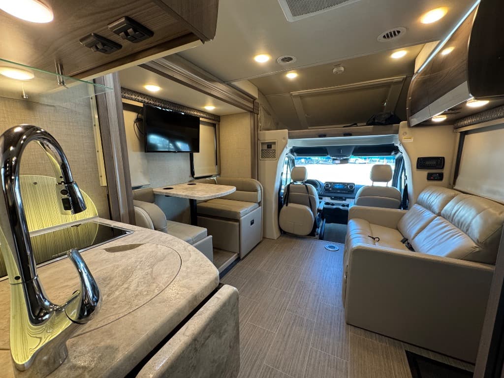 2022 Thor Motor Coach 2022 Thor Motor Coach Tiburon - thumbnail 19