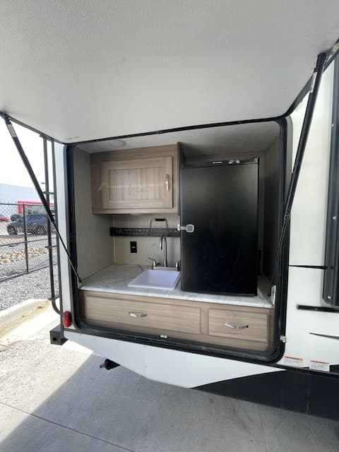 2021 Coachmen 2021 Coachmen Freedom Express Ultra Lite - thumbnail 4
