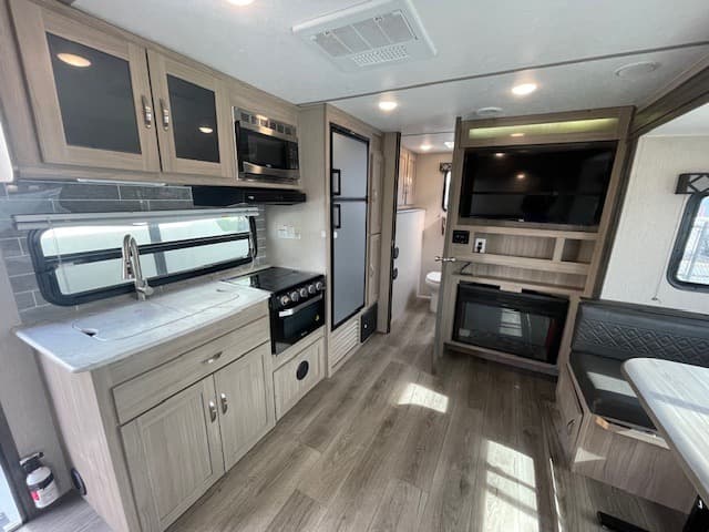 2021 Coachmen 2021 Coachmen Freedom Express Ultra Lite - thumbnail 7
