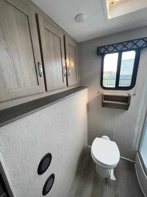 2021 Coachmen 2021 Coachmen Freedom Express Ultra Lite - thumbnail 10