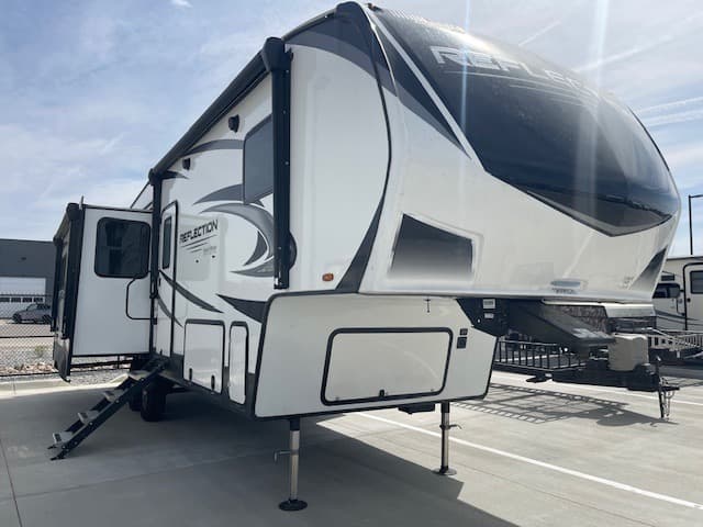 2022 Grand Design Reflection 303RLS