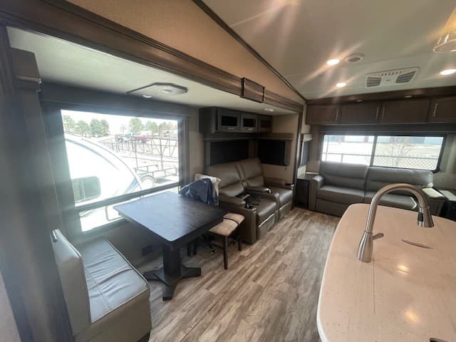 2022 Grand Design 2022 Grand Design Reflection - thumbnail 5