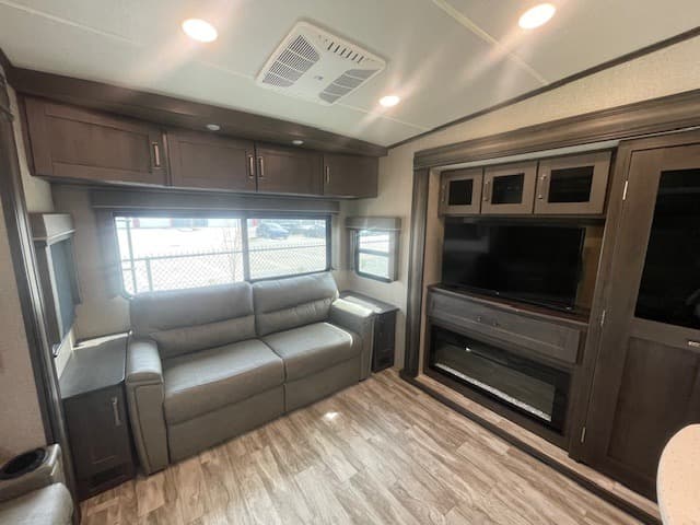 2022 Grand Design 2022 Grand Design Reflection - thumbnail 6