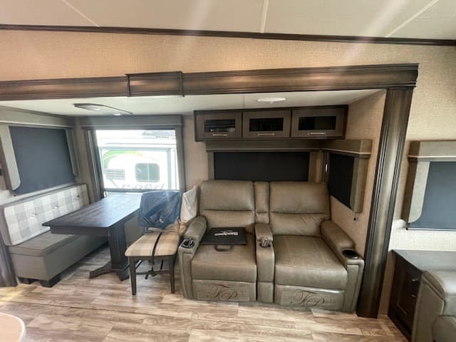 2022 Grand Design 2022 Grand Design Reflection - thumbnail 8