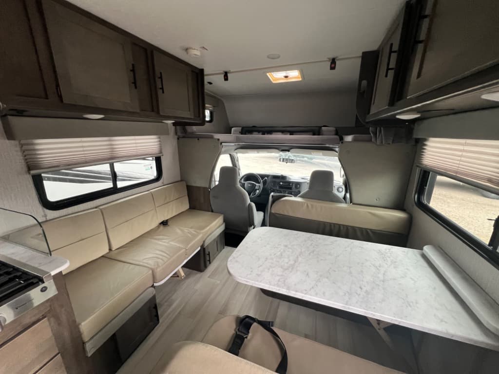 2023 Coachmen 2023 Coachmen Leprechaun - thumbnail 5