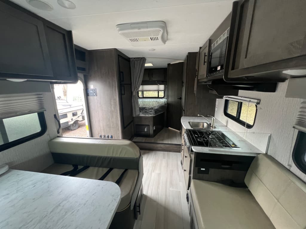 2023 Coachmen 2023 Coachmen Leprechaun - thumbnail 6