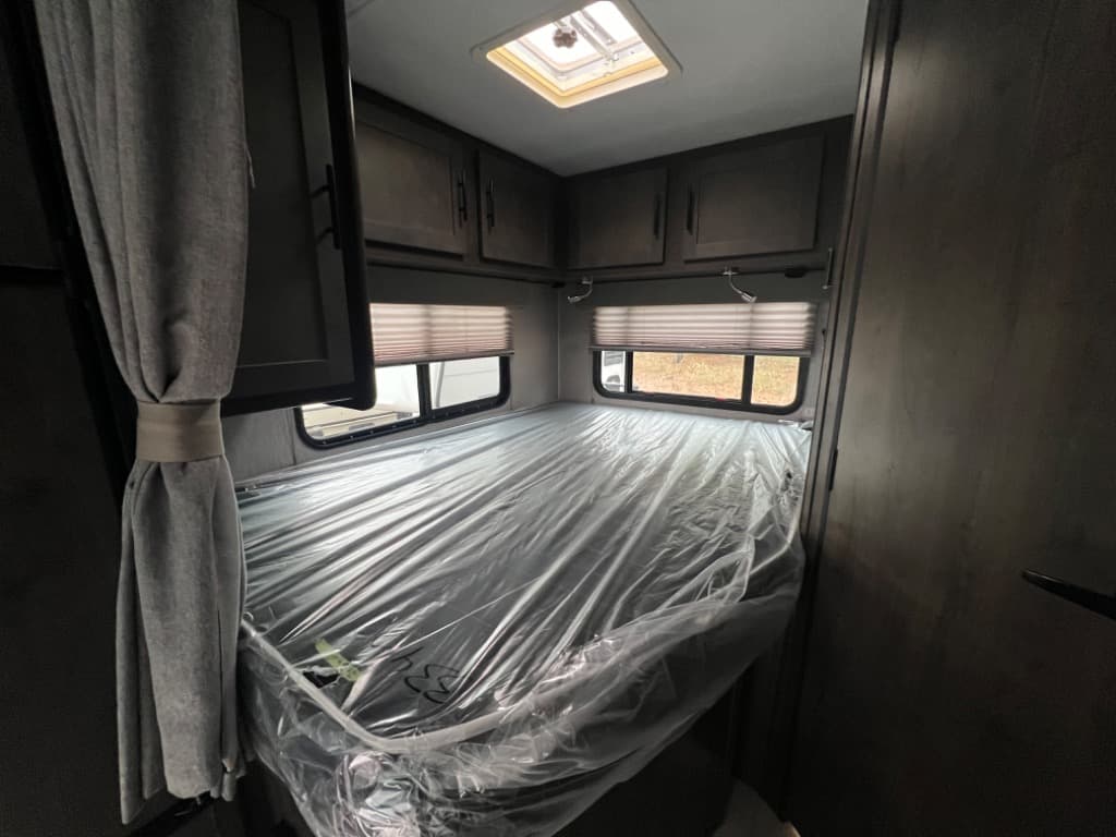 2023 Coachmen 2023 Coachmen Leprechaun - thumbnail 9