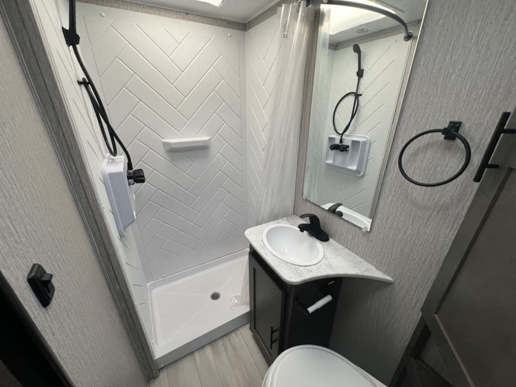 2023 Coachmen 2023 Coachmen Leprechaun - thumbnail 10