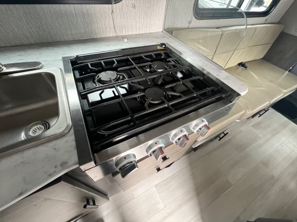 2023 Coachmen 2023 Coachmen Leprechaun - thumbnail 11