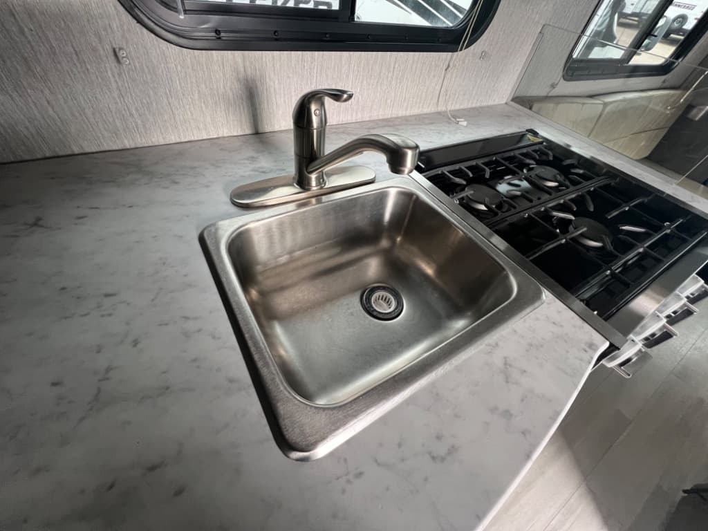 2023 Coachmen 2023 Coachmen Leprechaun - thumbnail 12