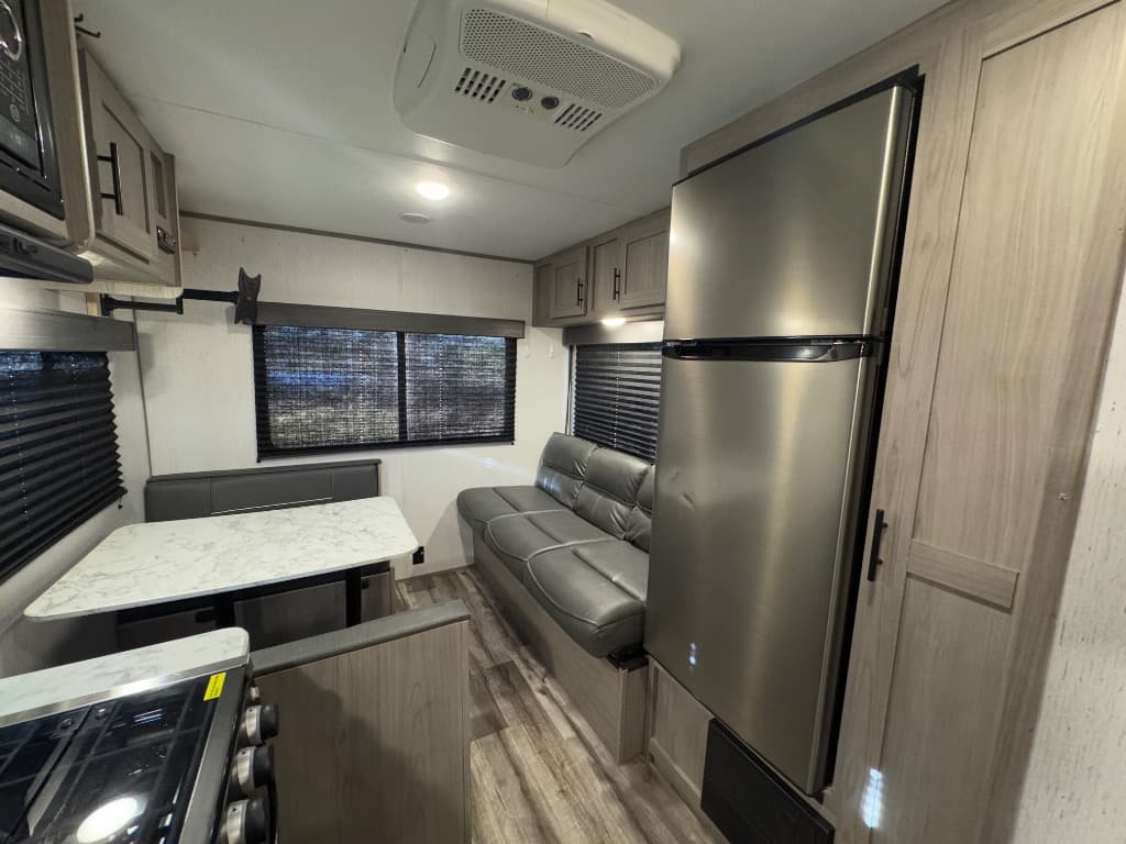 2022 Dutchmen 2022 Dutchmen Coleman Lantern LT Series - thumbnail 7