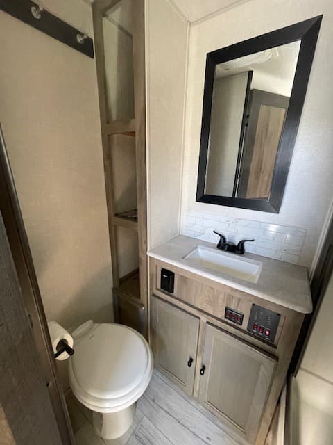 2022 Forest River 2022 Forest River Surveyor Legend - thumbnail 9