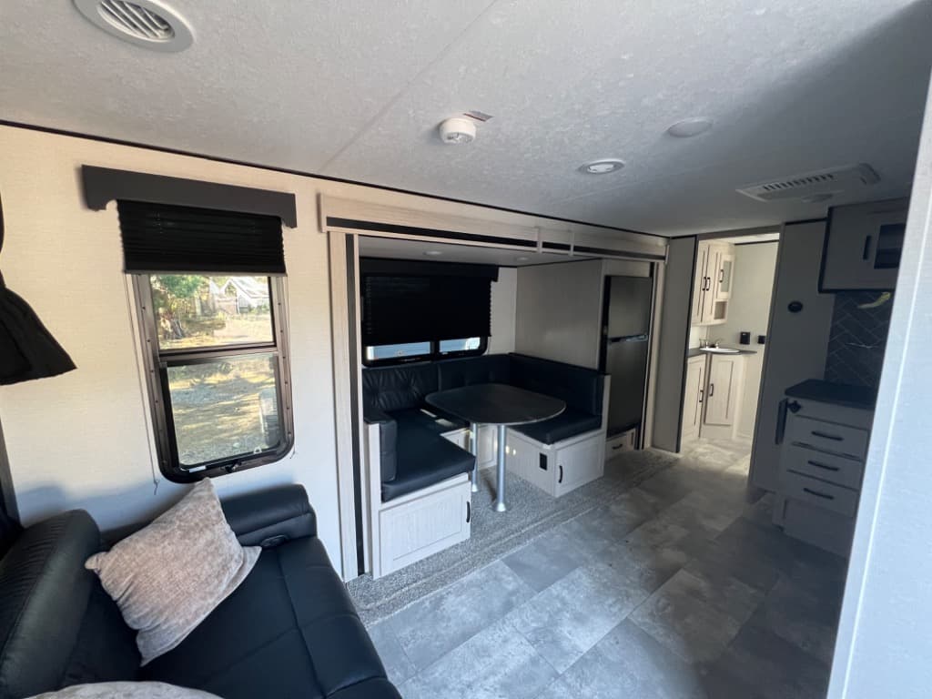 2022 Coachmen 2022 Coachmen Apex Ultra-Lite - thumbnail 6