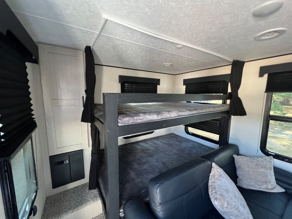 2022 Coachmen 2022 Coachmen Apex Ultra-Lite - thumbnail 8