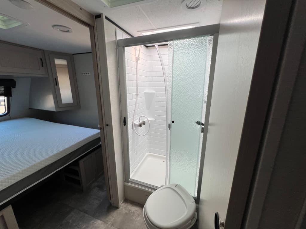 2022 Coachmen 2022 Coachmen Apex Ultra-Lite - thumbnail 11