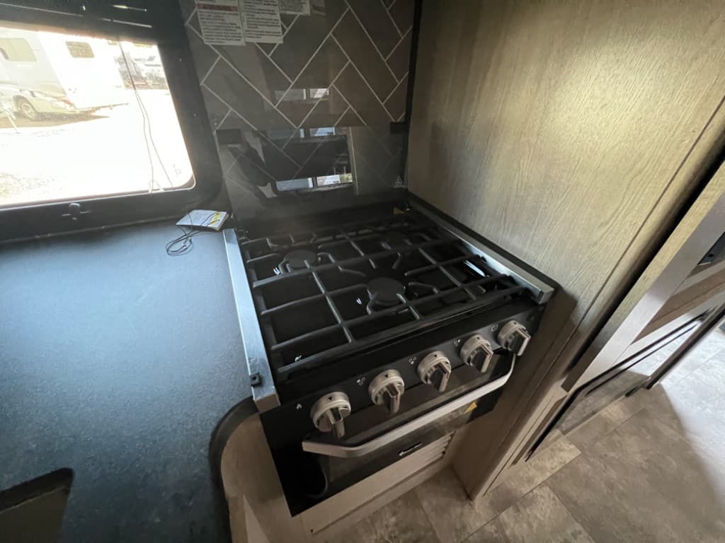 2022 Coachmen 2022 Coachmen Apex Ultra-Lite - thumbnail 13